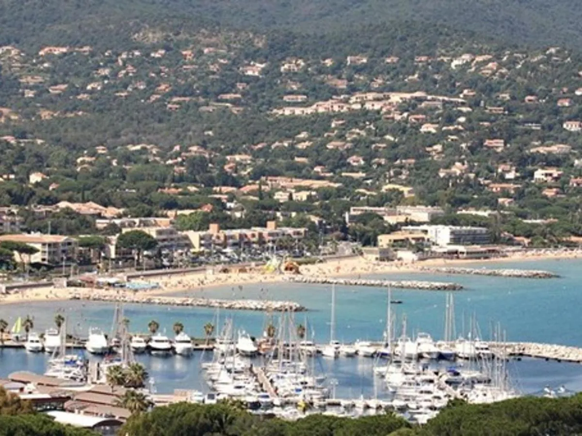 Appartement T3 Centre-Ville: Balcon, Ascenseur, 2 Chambres, Equipe, Capacite 6 Personnes - Fr-1-100-217 Cavalaire-sur-Mer